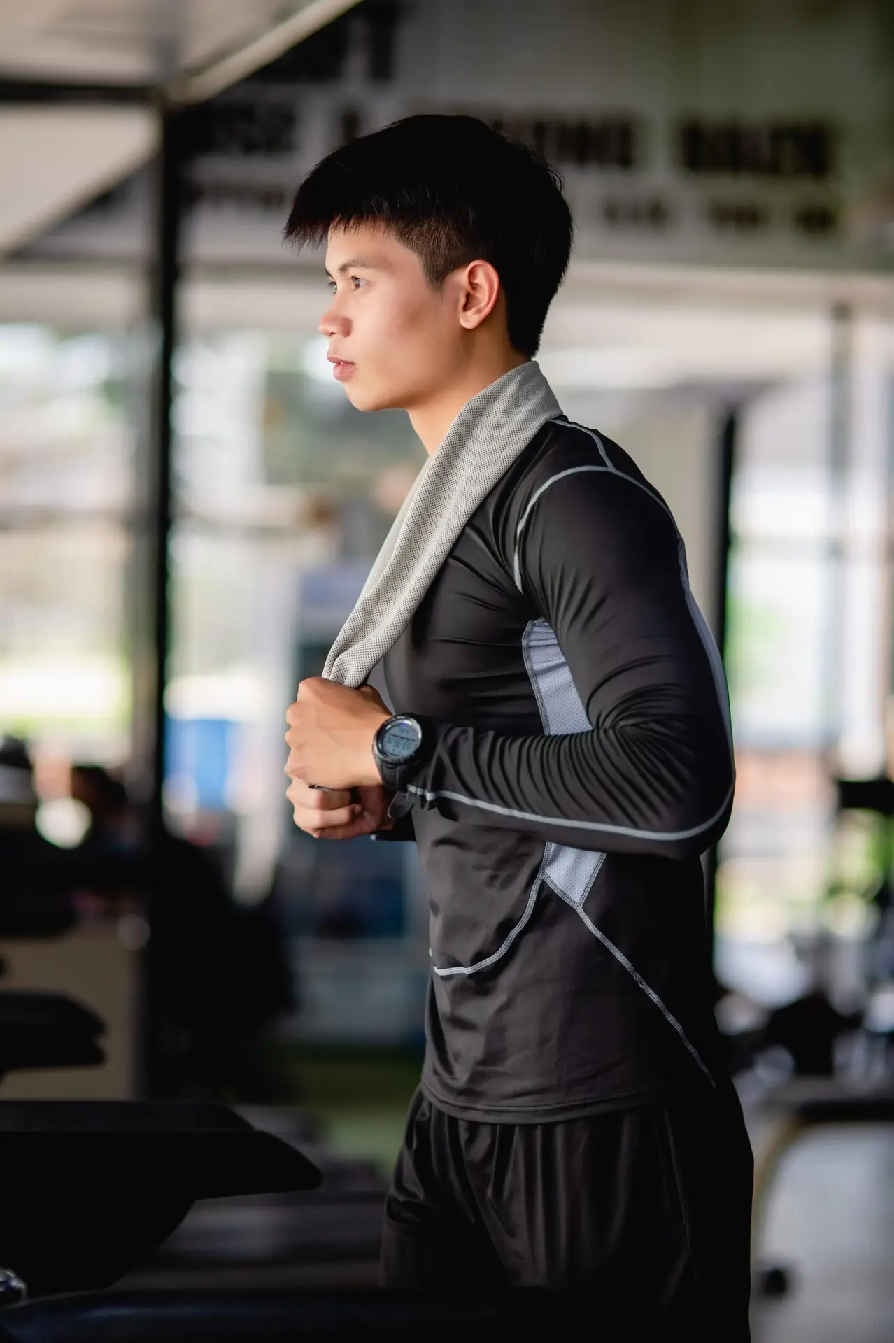 young-healthy-man-setting-program-running-on-tread-2025-01-16-13-58-23-utc